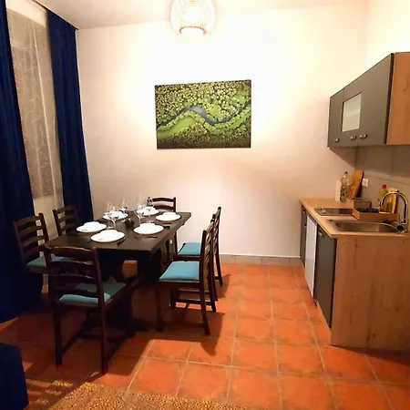 2 Room's Family Zemlinski شقة